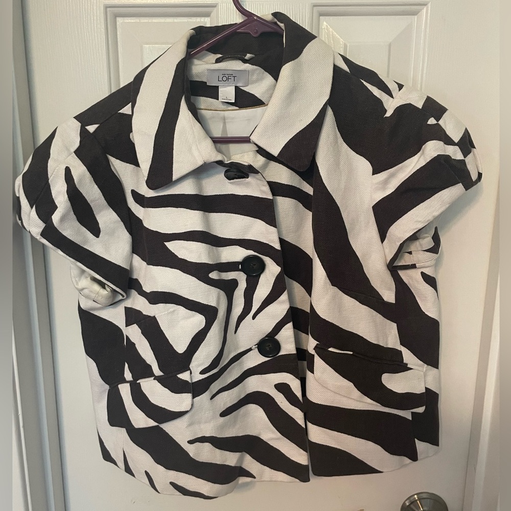 Animal print blazer. Fully lined. LOFT. Used but good condition. Size L.